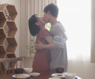 Khao khát muốn chịch mẹ kế sau lễ tốt nghiệp
