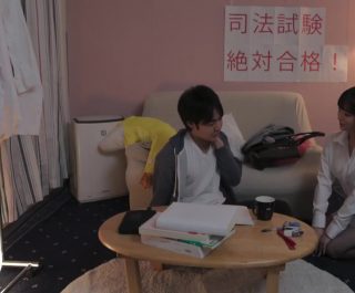 Hiếp nhân viên bị đối tác chuốc say rượu